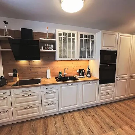 Exklusives Ferienappartement Fuer 6 Personen Am Katschberg